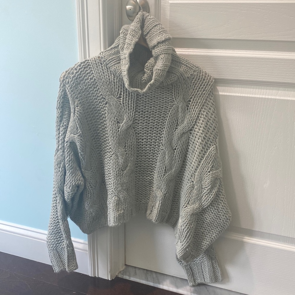 Cute Mint Green TurtleNeck!!